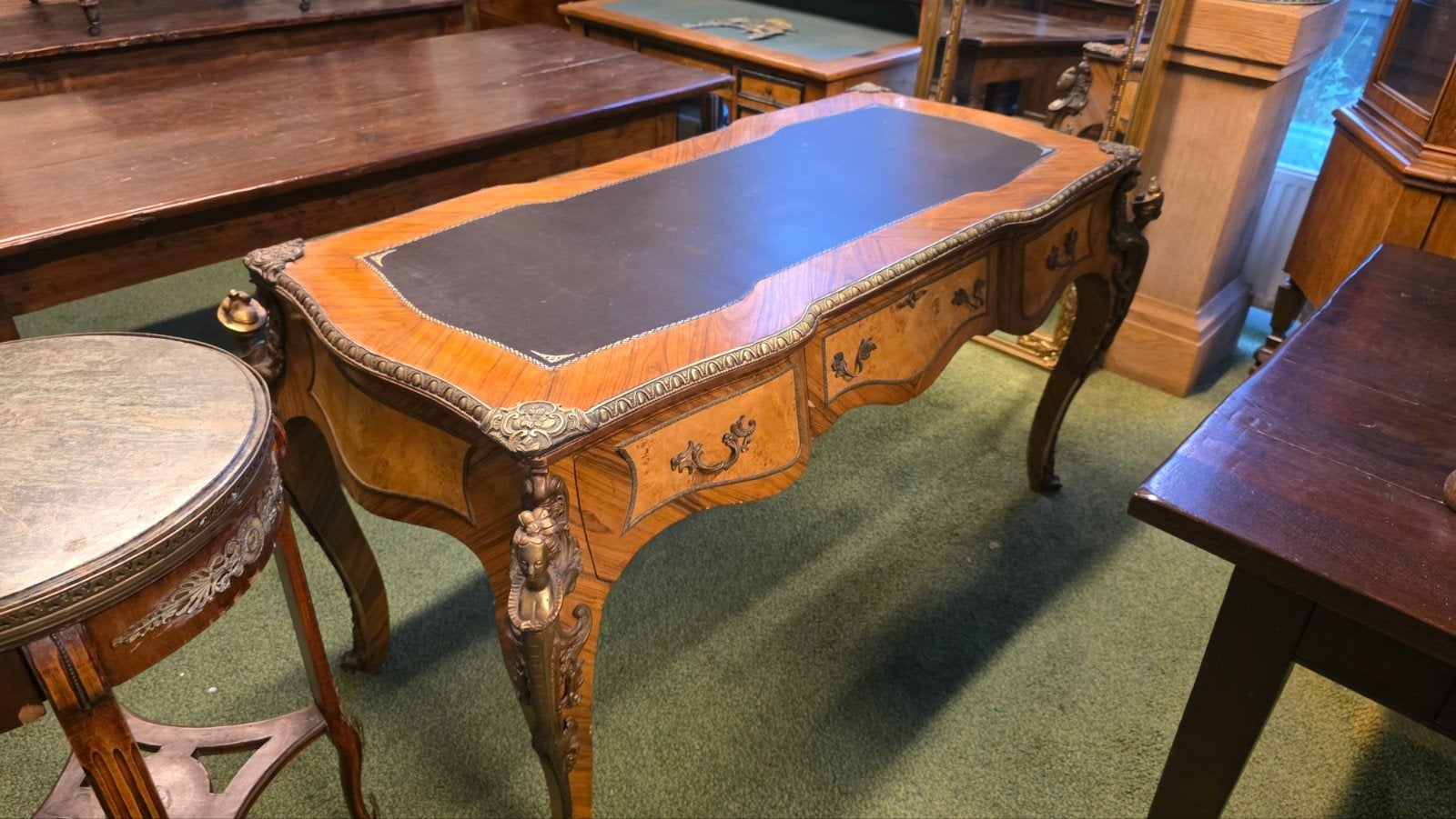 Franse louis XVI schrijfstafel, Ophalen