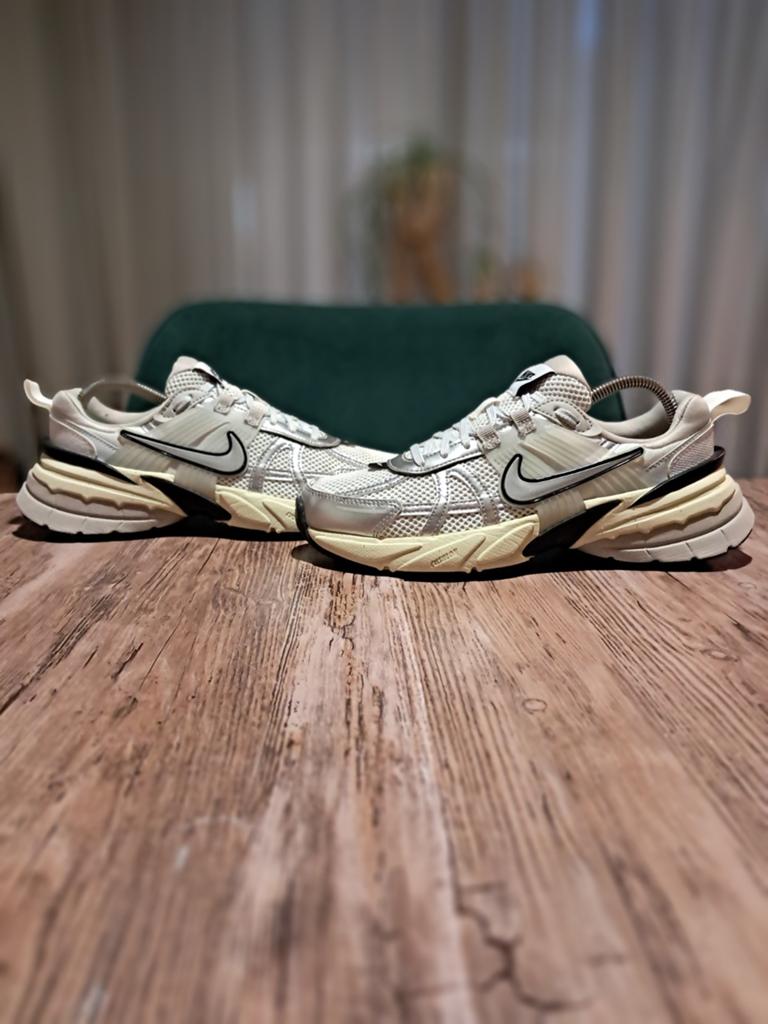 Nike V2K 'Metallic Silver' Size 39, Kleding | Dames, Schoenen, Gedragen, Sneakers of Gympen, Wit, Ophalen of Verzenden