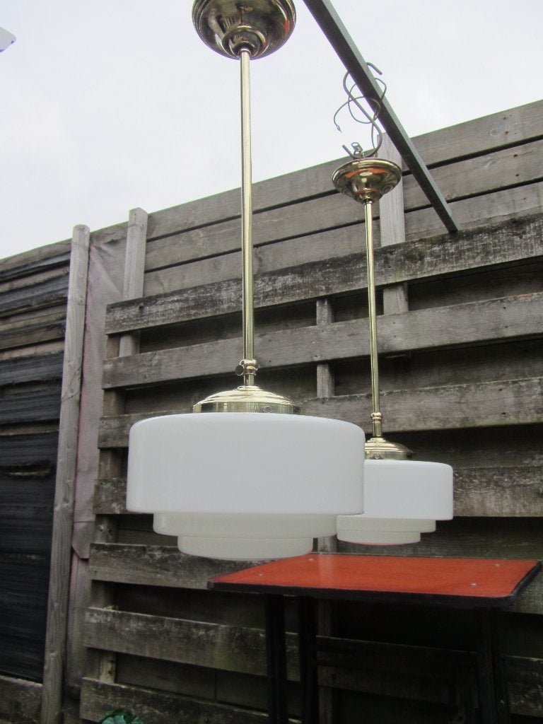 2 SUPER MOOIE IDENTIEKE ART DECO LAMPEN MET TRAPKAP, Ophalen, Gebruikt, 25 cm, Wit