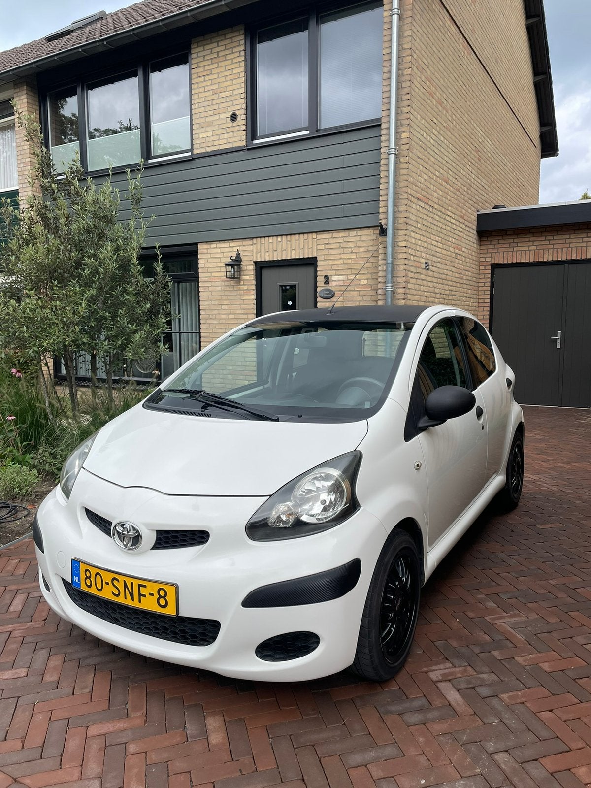 Toyota Aygo 1.0 12V Vvt-i 5DRS 2011 Wit, Voorwielaandrijving, Stof, Zwart, Elektrische ramen
