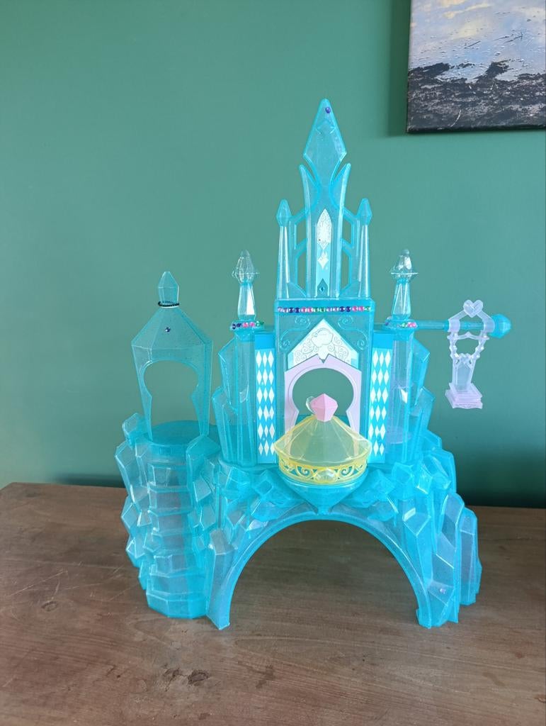 Ijspaleis Frozen met lichtjes, Ophalen of Verzenden, Zo goed als nieuw, Poppenhuis