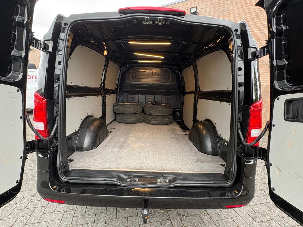 Mercedes-Benz Vito 114CDI 136PK XL 9G-Tronic / Carplay / Dis, Automaat, Gebruikt, 4 cilinders, Met garantie (alle)