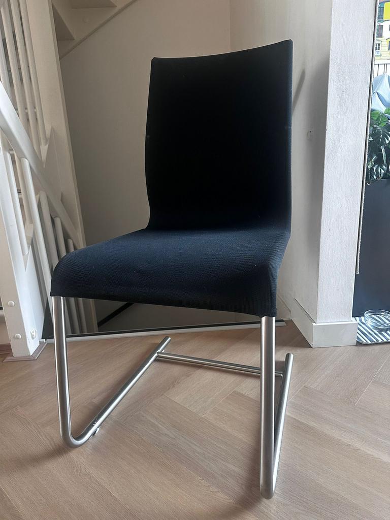 Zwarte eetkamerstoel met metalen onderstel (rvs), Modern, Z-vorm, Gebruikt, Zwart, Ophalen of Verzenden