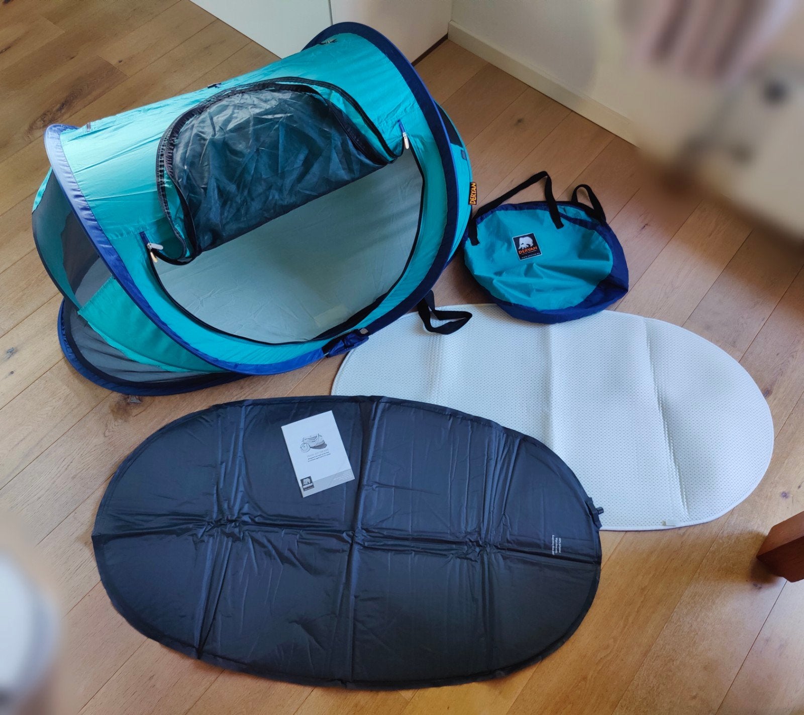 2x Deryan Peuter Luxe Campingbed, Welcool mat én opblaasmat, Ophalen, Gebruikt, Box, Bedje of Wieg