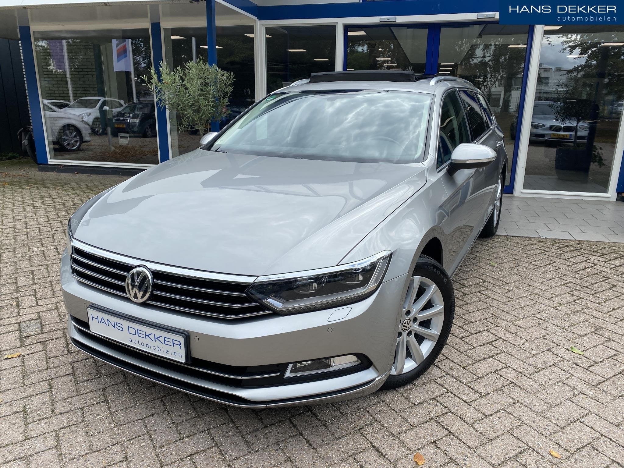 Volkswagen Passat Variant 1.6 TDI Connected Series Plus Pano, Auto's, Gebruikt, 4 cilinders, Diesel, 750 kg