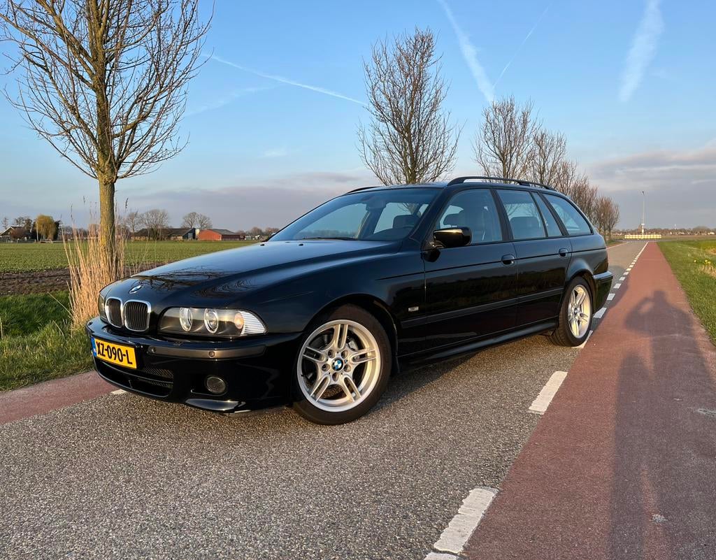 BMW E39 520i Touring M-sport 2002, Auto's, BMW, Achterwielaandrijving, Zwart, Zwart, Stationwagon
