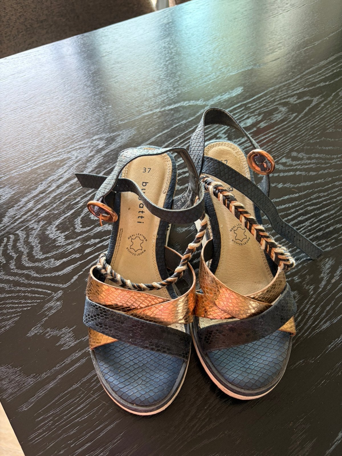 Bugatti sleehak maat 37, Kleding | Dames, Schoenen, Ophalen, Gedragen, Sandalen of Muiltjes