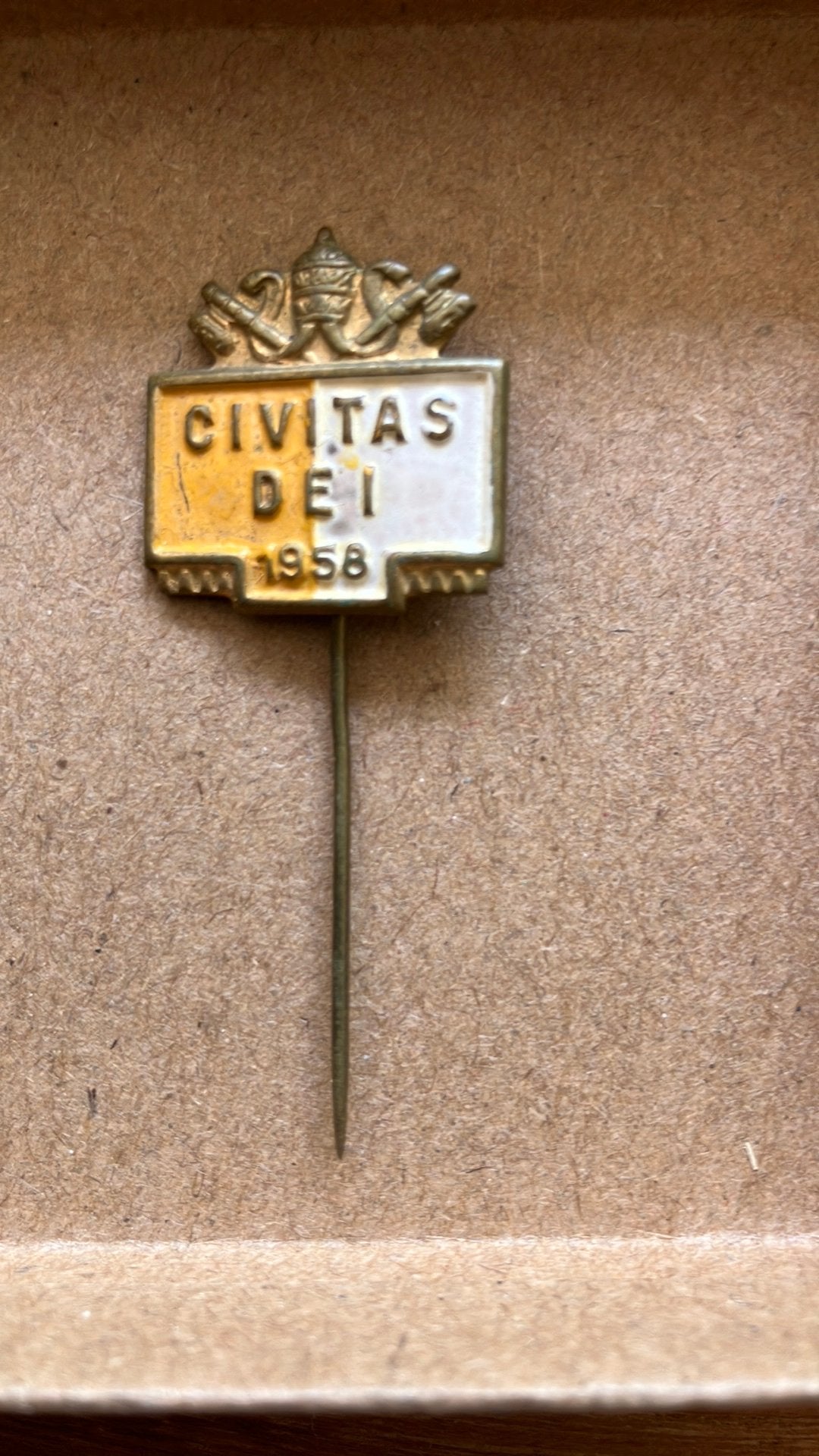 Speldje Civitas Dei, Verzamelen, Speldjes, Pins en Buttons, Verzenden, Gebruikt