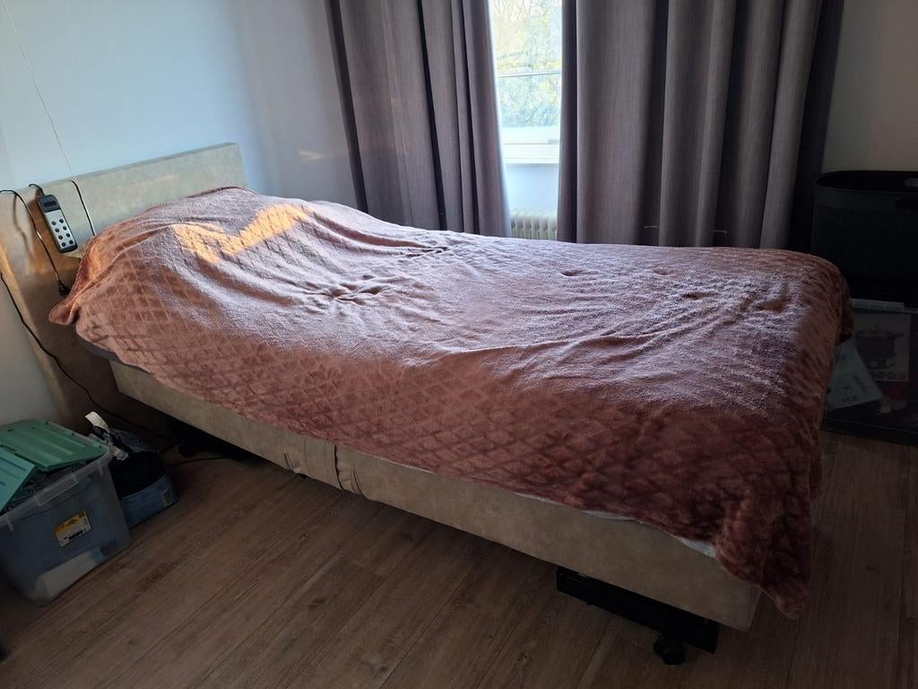 Verstelbaar bed voor de handige klusser (motor hapert), Ophalen of Verzenden