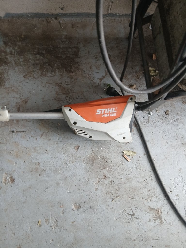 Stihl accu bosmaaier met maaikop met draad, Tuin en Terras, Ophalen, Zo goed als nieuw, Accu, Stihl