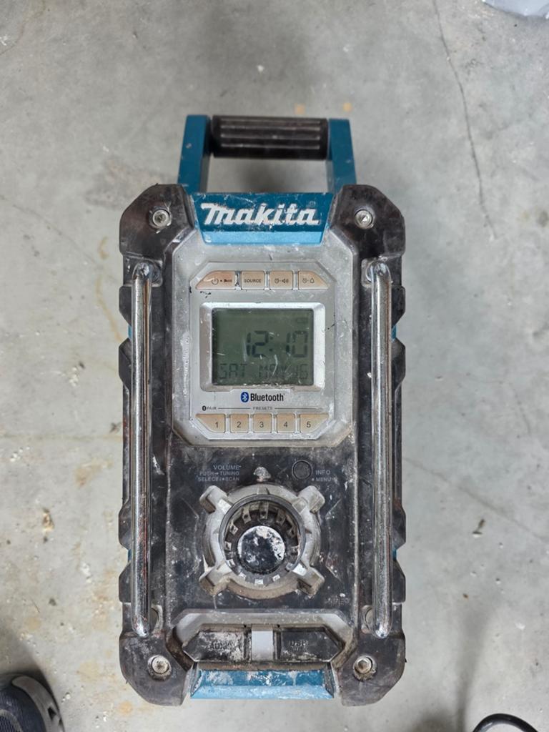 Makita DMR108 Accu Bouwradio met Bluetooth, Doe-het-zelf en Verbouw, Ophalen of Verzenden, Gebruikt