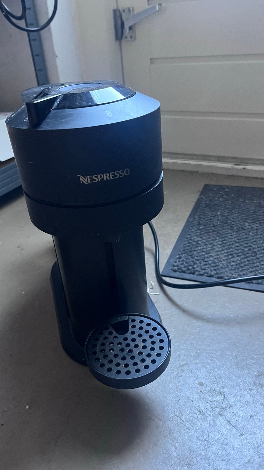 Nespresso Vertuo Next koffiemachine - Zwart, Gebruikt, Koffiemachine, Ophalen of Verzenden, 2 tot 4 kopjes
