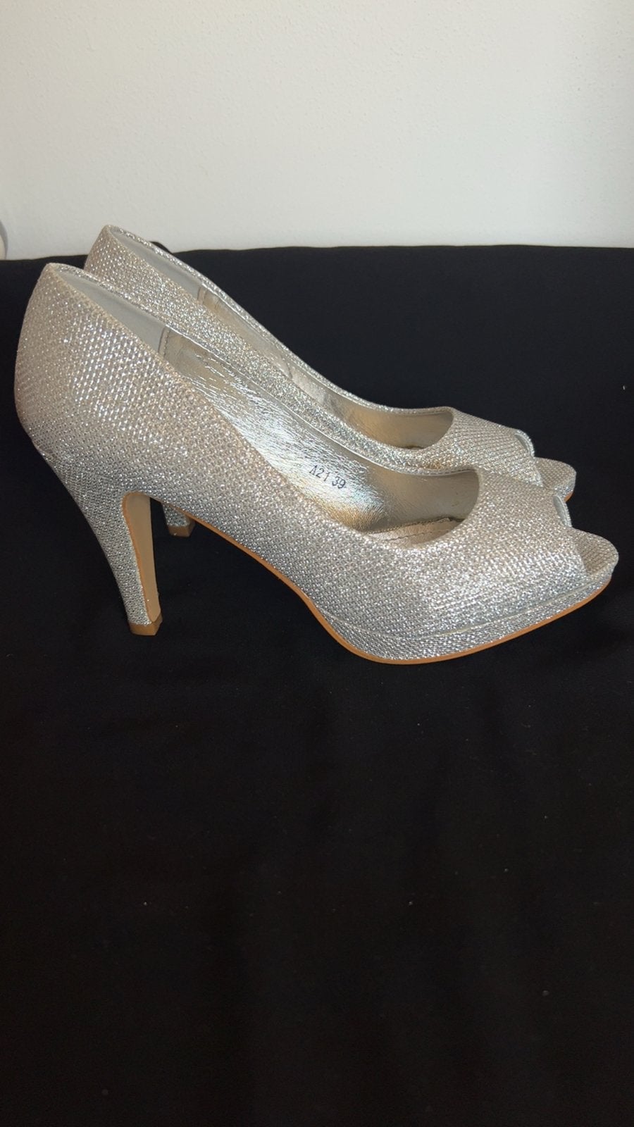 Glitterende zilveren peep-toe hakken, maat 39, Pumps, Overige kleuren, Nieuw, Ophalen of Verzenden