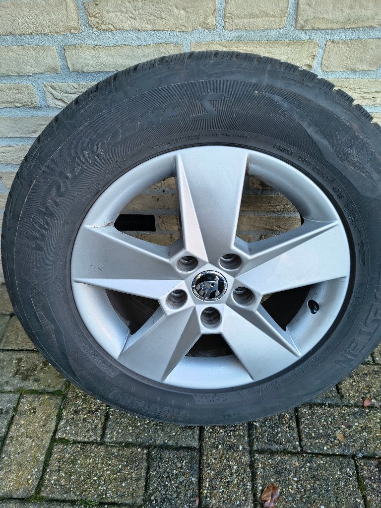 Set 16" lichtmetalen velgen met winterbanden (215/60 R16), Auto-onderdelen, Banden en Velgen, Ophalen, 16 inch, Banden en Velgen