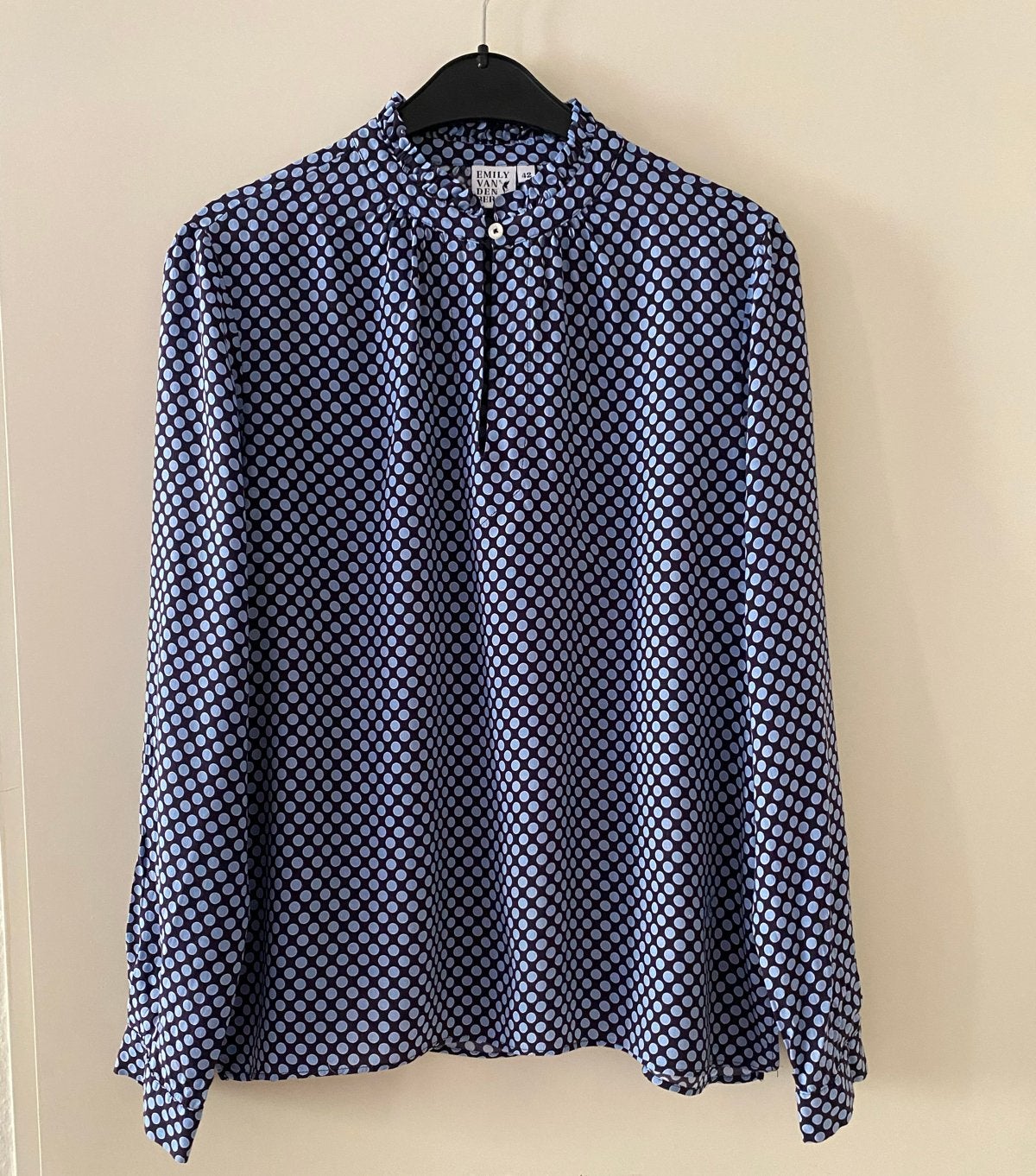 Emily van den Bergh blouse met stippen, maat 42, Ophalen of Verzenden, Nieuw, Maat 42/44 (L)