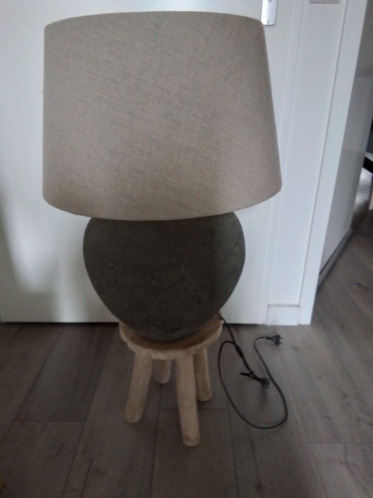 mooie stenen voet met beige kap, Ophalen