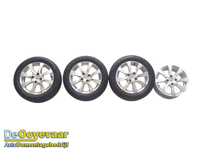 Velgen set + banden van een Opel Corsa (Corsa F 19-), Auto-onderdelen, Gebruikt, -, -, Ophalen of Verzenden