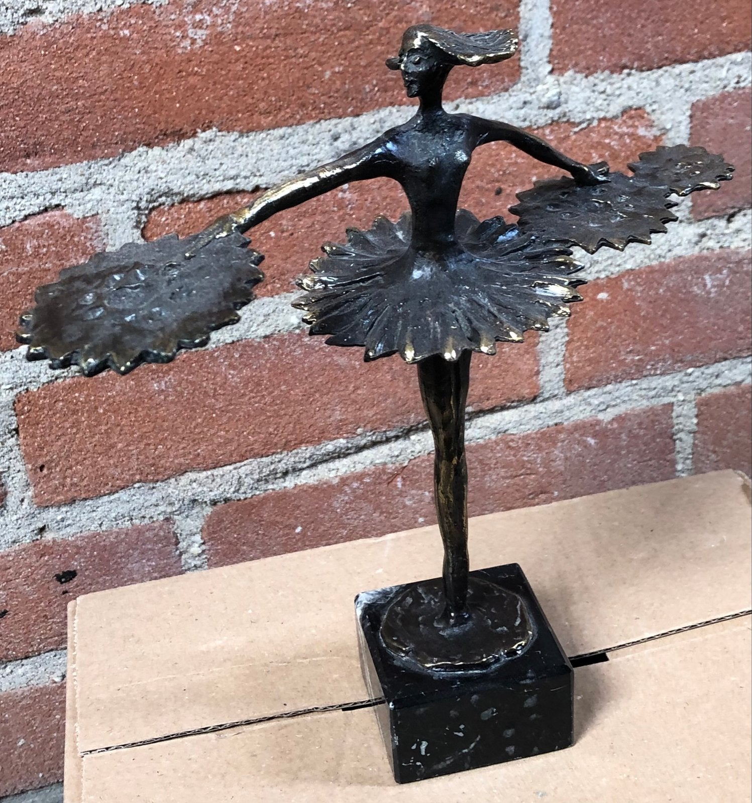 Verbronsd sculptuur "Danseres met waaiers" Corry Ammerlaan, Antiek en Kunst, Art deco, Ophalen of Verzenden, Brons, 20 - 50 cm