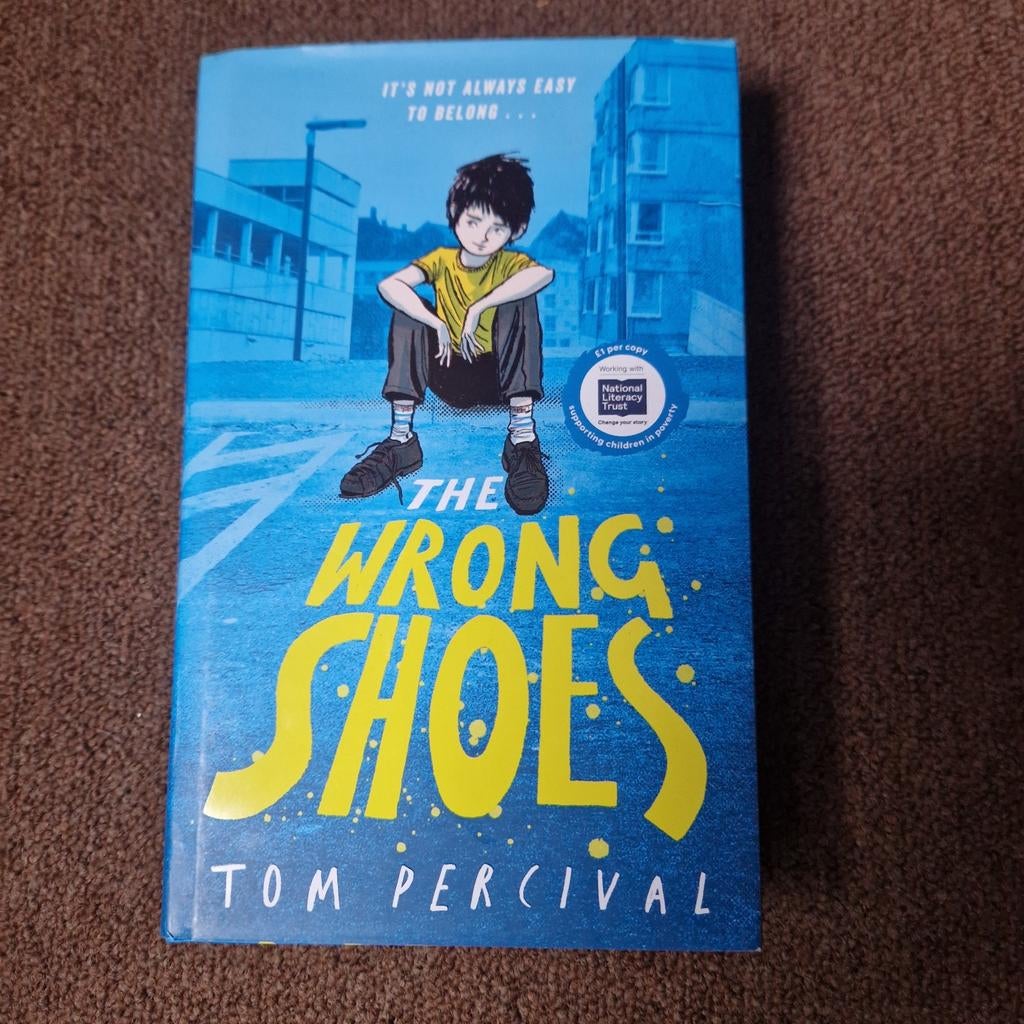 The Wrong Shoes - Tom Percival (Engels), Ophalen of Verzenden, Zo goed als nieuw, Tom Percival, Fictie algemeen