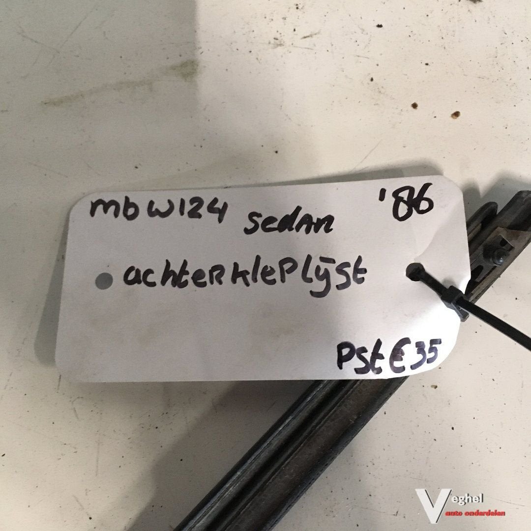Mercedes W124 1986 Sedan Kofferbaklijst onderste, Gebruikt, -, -, Ophalen of Verzenden