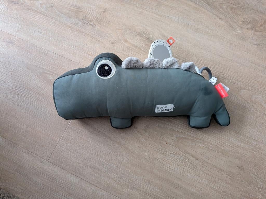 Done by Deer activiteiten knuffel krokodil, Ophalen of Verzenden, Zo goed als nieuw, Overige typen