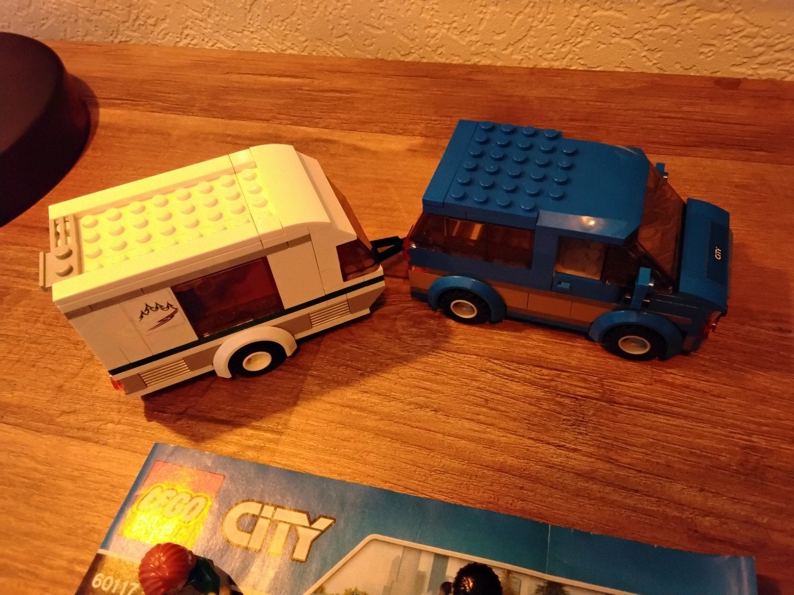 Foto 5 van LEGO CITY Auto met caravan - 60117