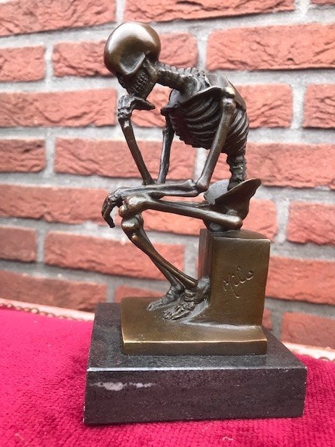 de denker/le penseur als skelet, brons en marmer, Ophalen of Verzenden, Gemerkt, Brons, Beeld