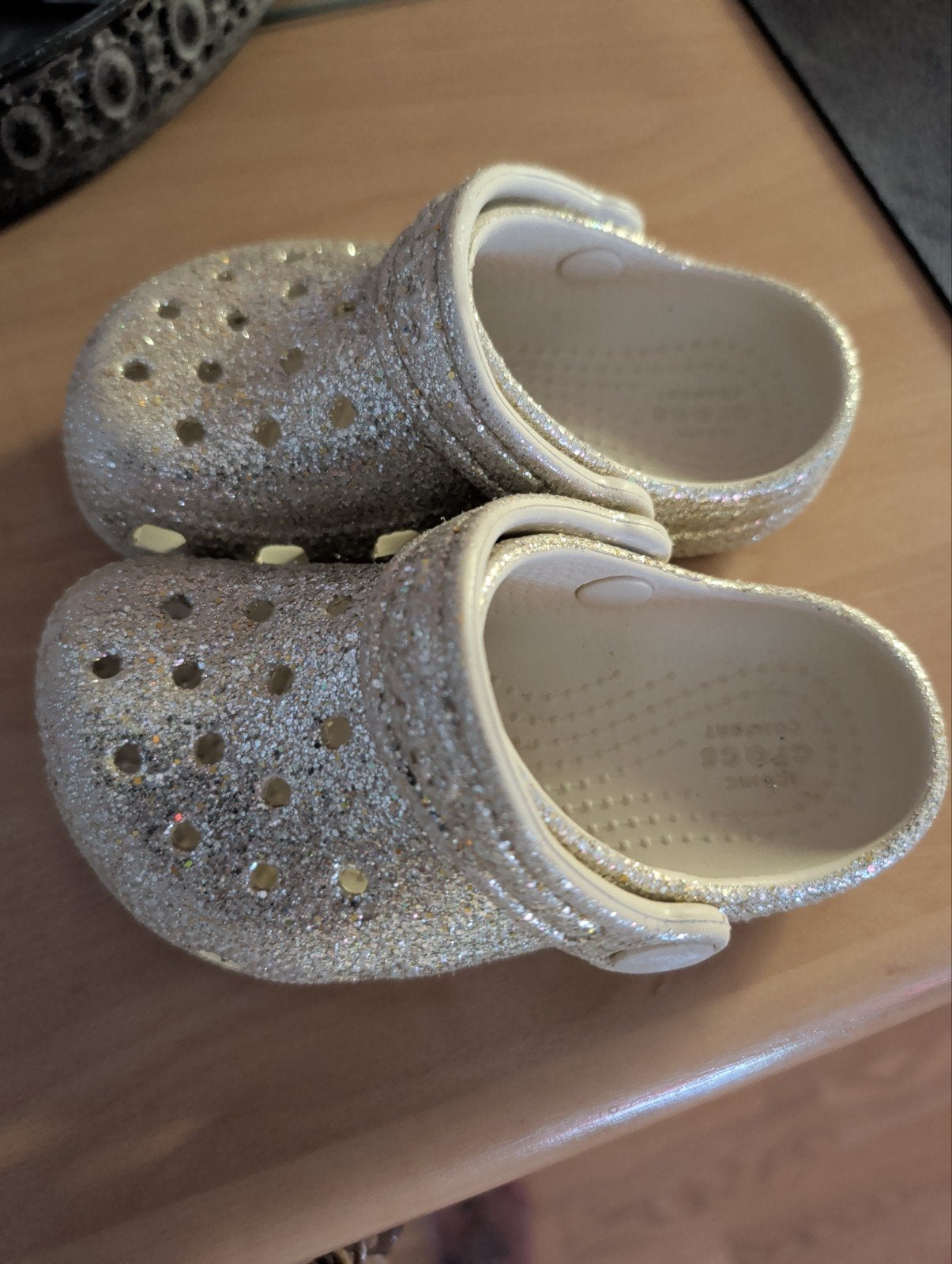 Nieuwe glitter Crocs maat 22-23 voor meisjes, Crocs, Meisje, Schoenen, Nieuw