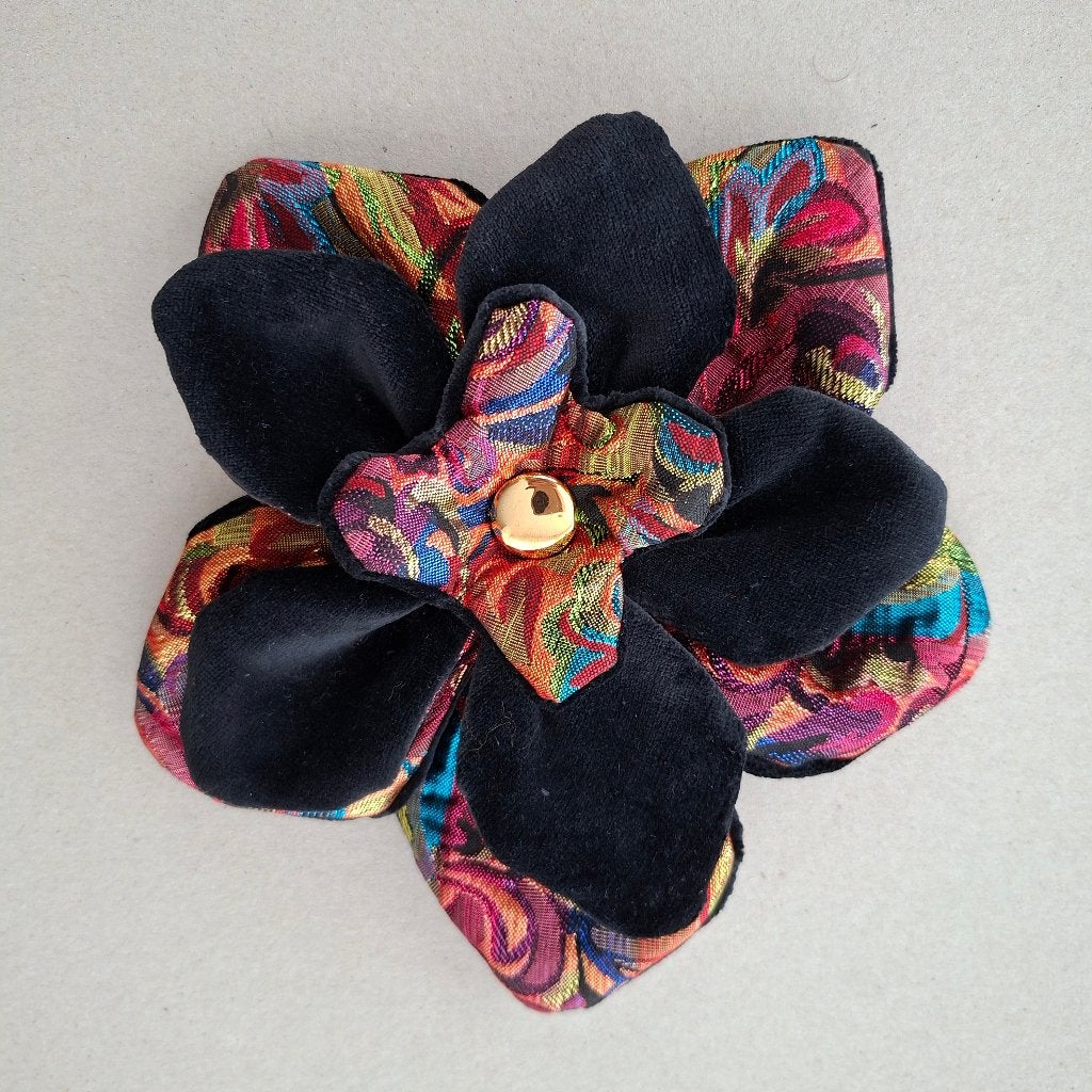 Bloem speld broche vastelaovend carnaval, Carnaval, Zelfgemaakt, Nieuw, Ophalen of Verzenden