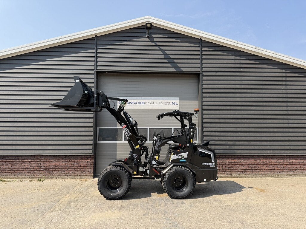 GIANT G2700 X-TRA HD+ minishovel NIEUW BLACK EDITION tandemp, Tobroco, Info@tobroco.nl, Sprendlingenstraat 57
5061 KM  Oisterwijk, NL