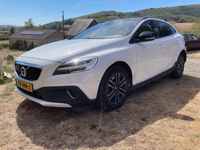 Volvo V40 1.5 T3 152PK Geartronic 2018 Wit, Auto's, Dealer onderhouden, 1498 cc, 4 cilinders, 700 kg
