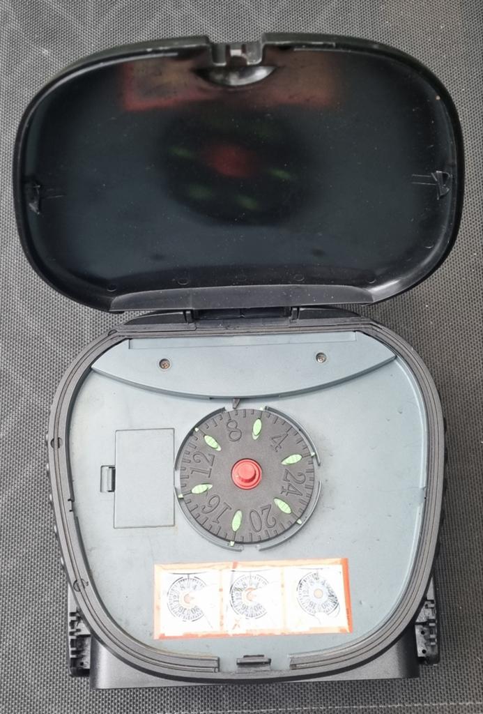 Hozelock voerautomaat. kan tot zes keer per dag voeren., Ophalen of Verzenden