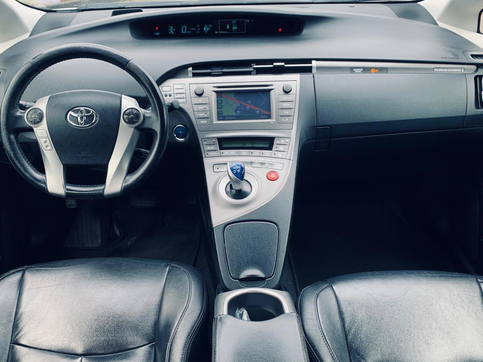 Toyota Prius 1.8 Plug-in Aspiration, Leder bekleding, Trekha, Auto's, Toyota, Gebruikt, Zwart, Stoelverwarming, Wit