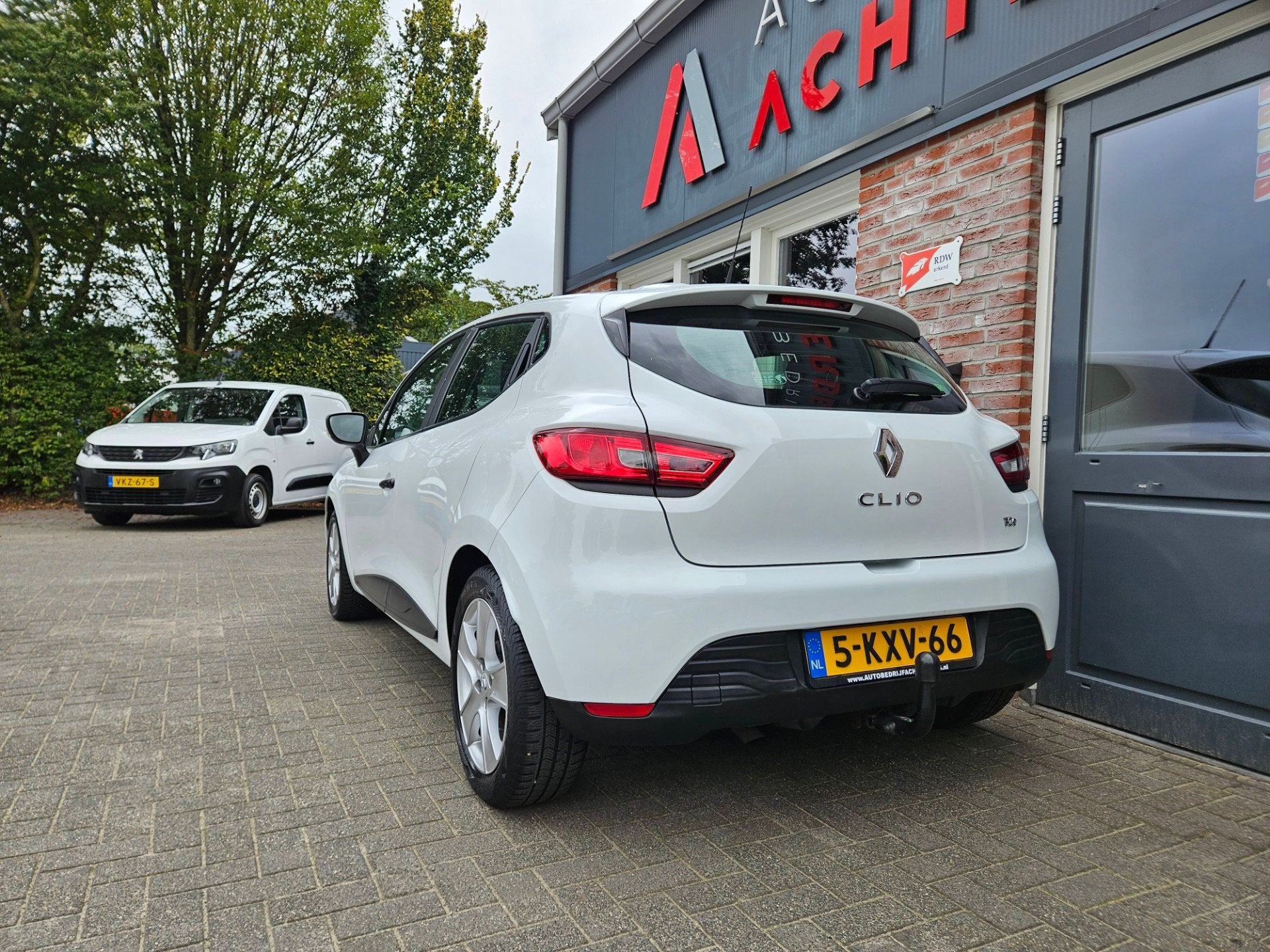 Renault Clio 0.9 TCe Authentique Airco! NAP! Leuke Auto! Tre, Auto's, Voorwielaandrijving, 540 kg, Start-stop-systeem, Wit