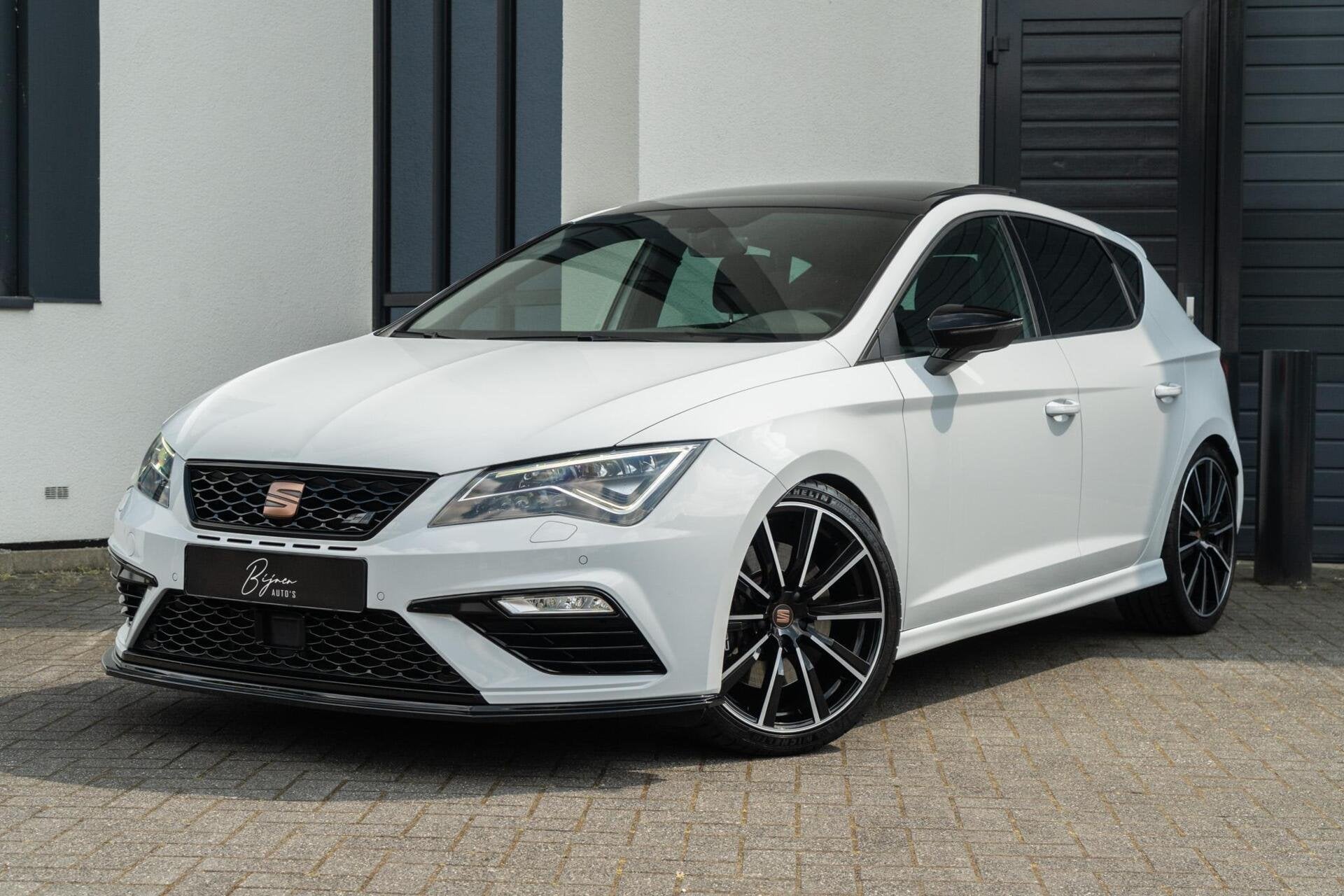 Seat Leon 2.0 TSI CUPRA PANO / KLEP / CAMERA, Auto's, 15 km/l, Gebruikt, Zwart, 4 cilinders