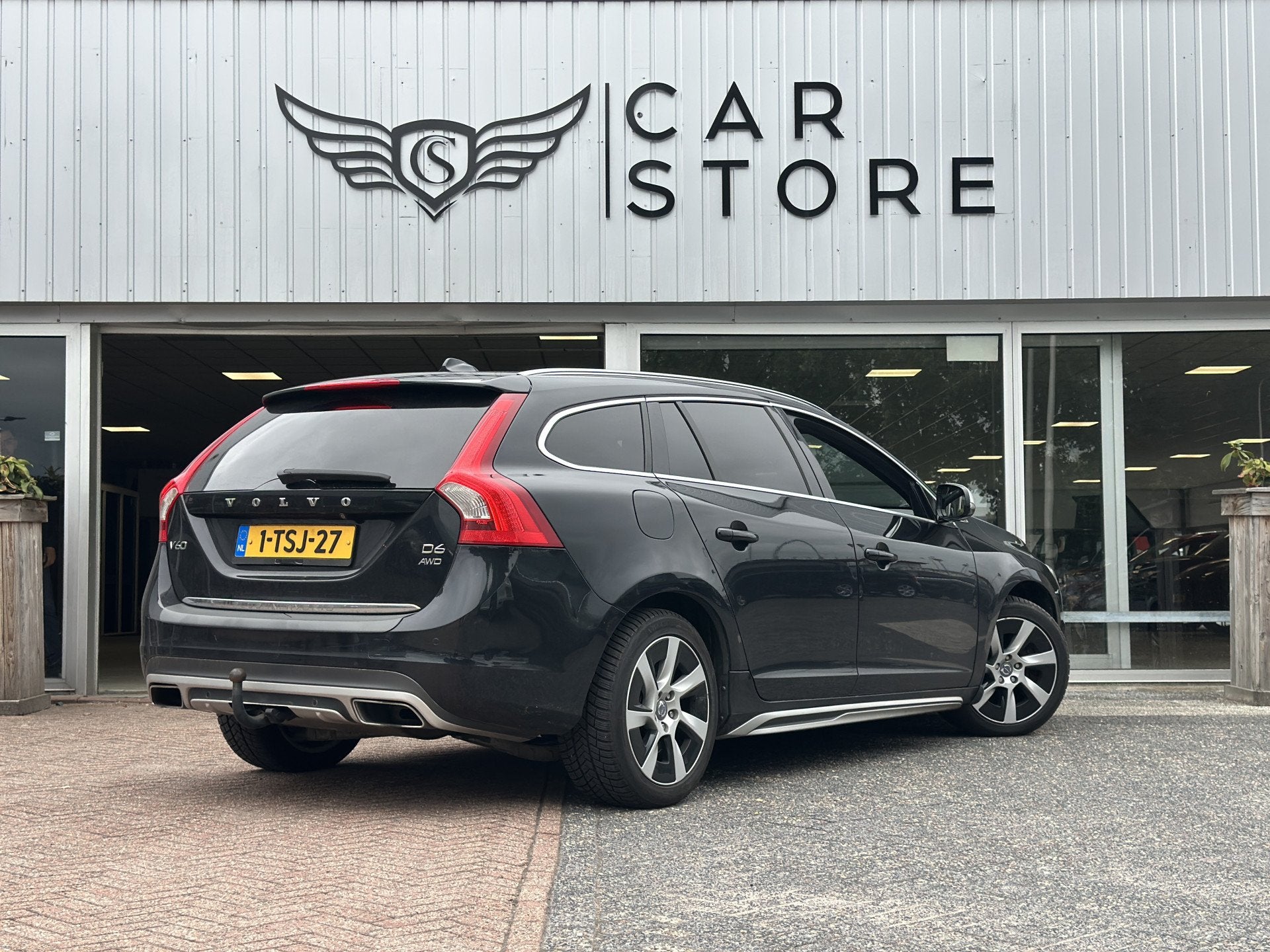 Volvo V60 2.4 D6 AWD Plug-In Hybrid Summum |PANO|CAMERA|LEDE, Auto's, Automaat, Zwart, Vierwielaandrijving, 212 €/maand