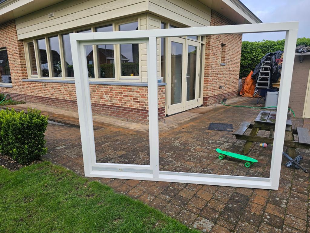 Nieuw houten kozijn met draaikiepraam en HR++ glas, Ophalen of Verzenden, Nieuw, Gevelraam of Ruit