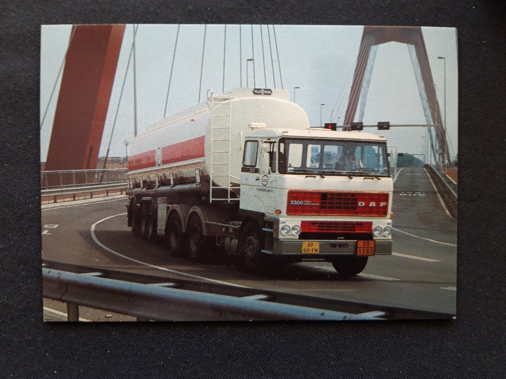 Fotokaart DAF F 3300 ESSO tanker, Verzamelen, Ansichtkaarten | Themakaarten, Ophalen of Verzenden, 1960 tot 1980, Ongelopen, Voertuig