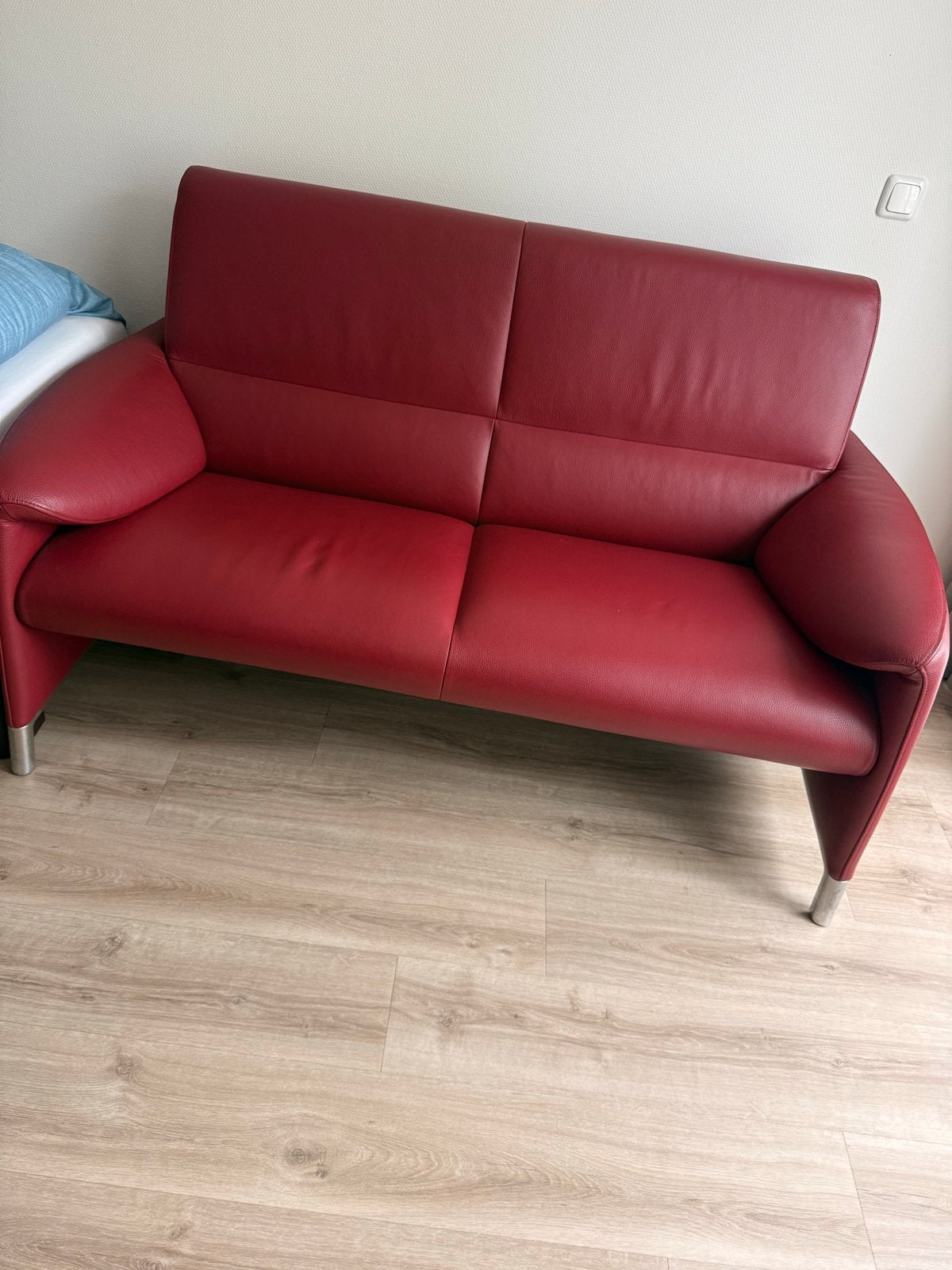 Comfortabele rode leren bank - 2-zits, Huis en Inrichting, Banken | Bankstellen, Ophalen, Gebruikt, 150 tot 200 cm, Tweepersoons