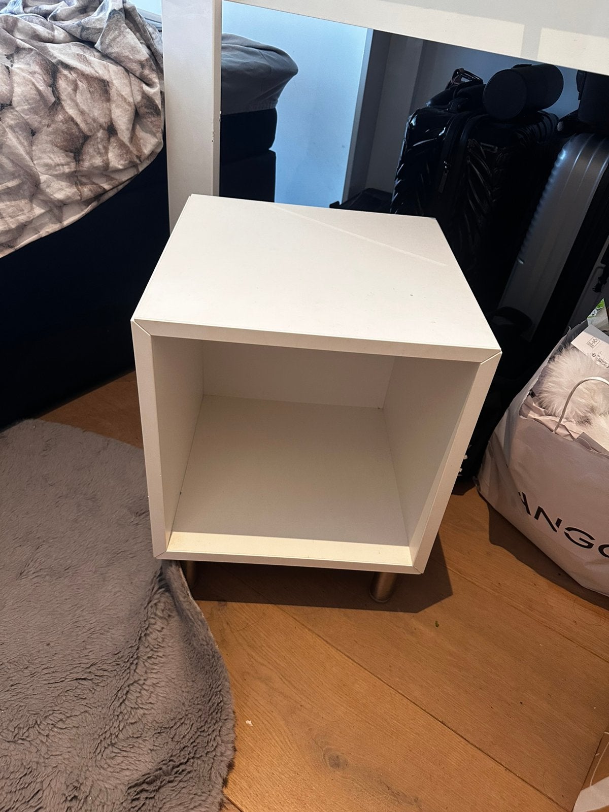 Nachtkastje IKEA, Huis en Inrichting, Slaapkamer | Nachtkastjes, Ophalen, Zo goed als nieuw, Minder dan 45 cm