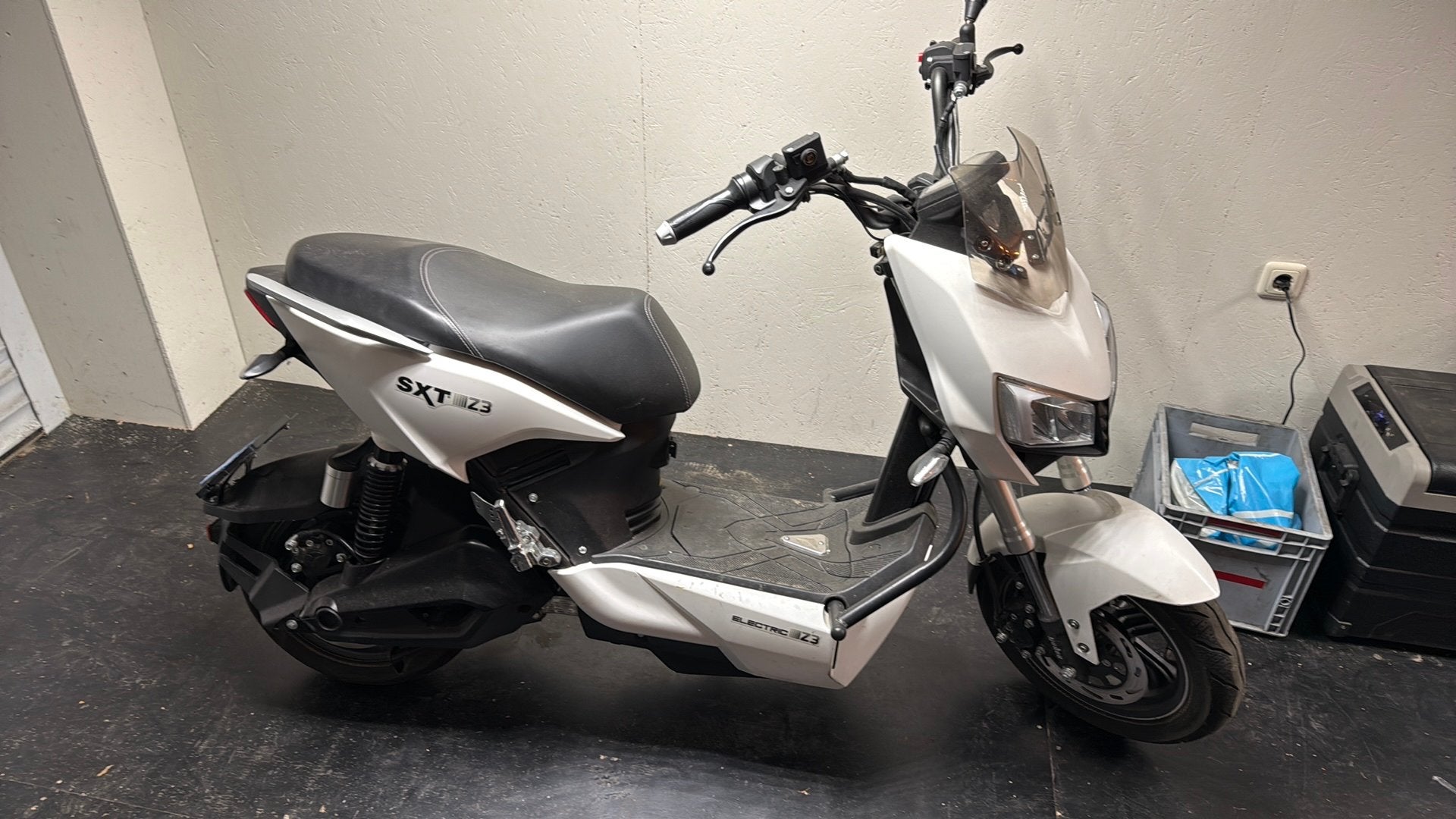 Sxt zE ev scooter klein mankement accu, Ophalen, Zo goed als nieuw, Elektrisch, Overige modellen