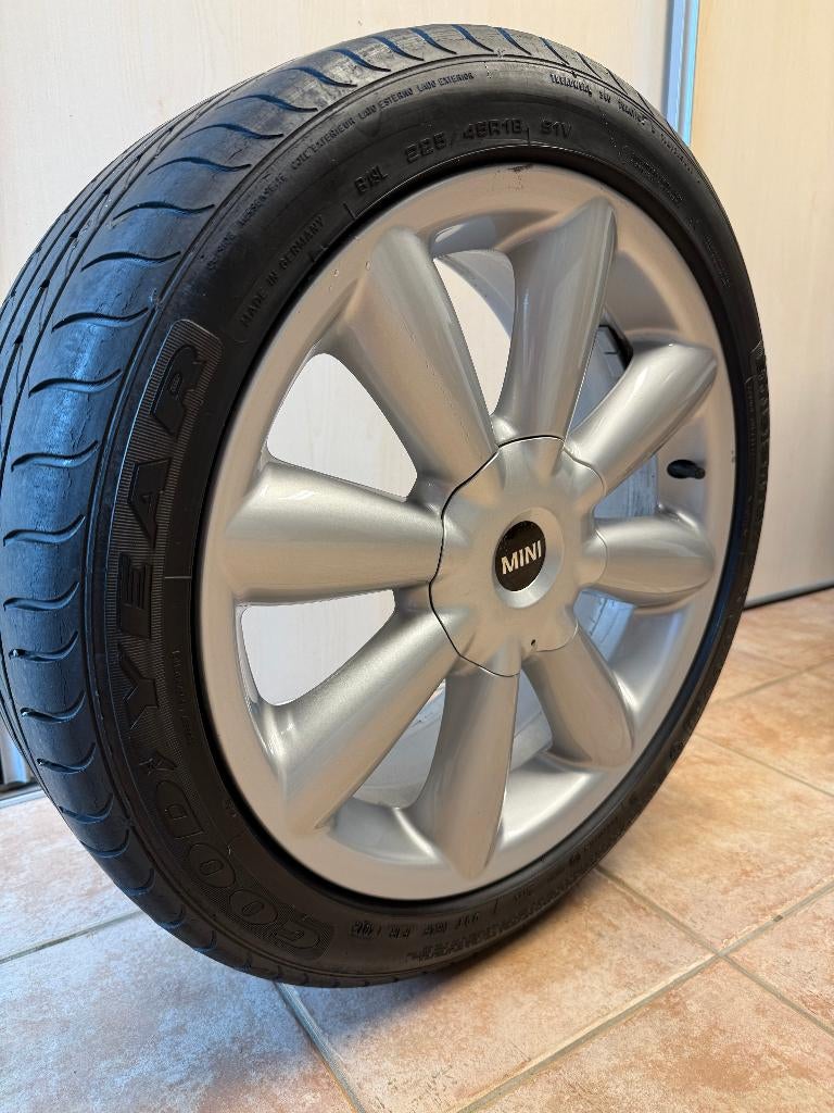 Velgen 225/45 R18  Goodyear  banden 5.5 Mini / Countryman, Ophalen, 18 inch, Gebruikt, Velg(en)
