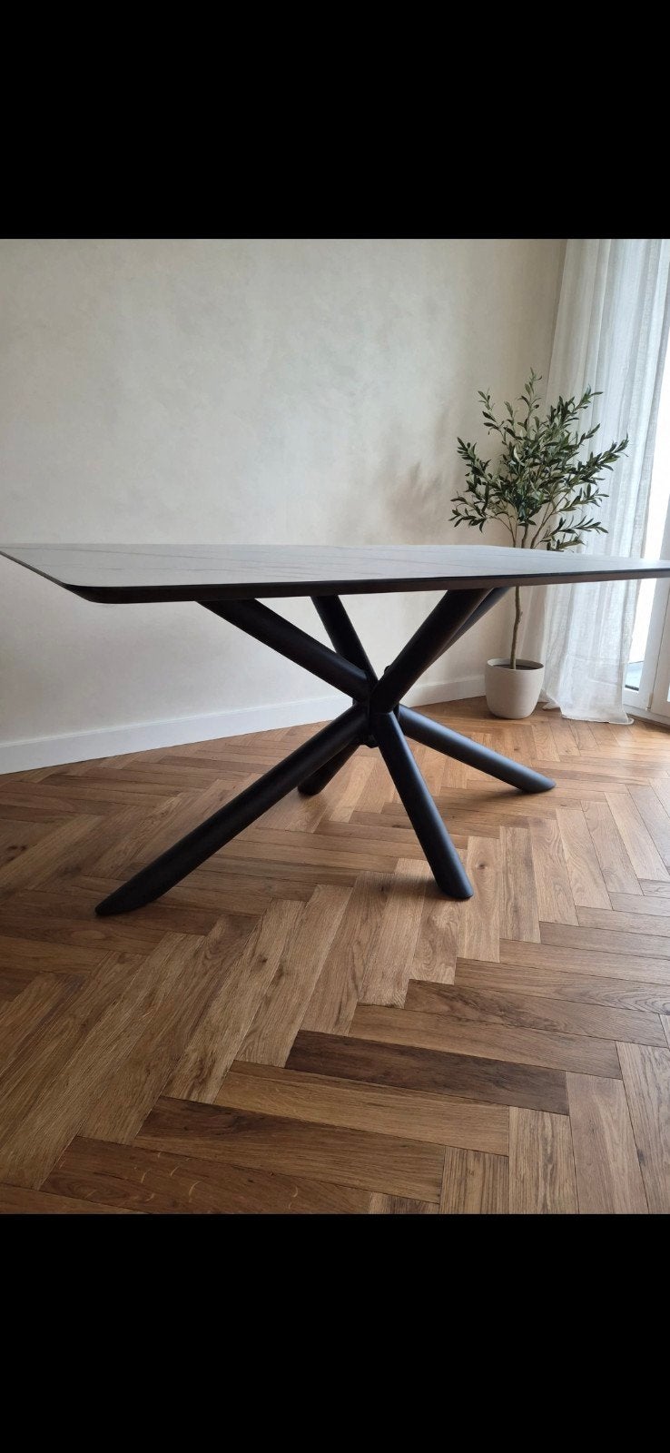 Moderne eettafel met keramisch blad en stalen onderstel, Modern, Industrieel, Luxe, 100 tot 150 cm, Ophalen of Verzenden, Zo goed als nieuw