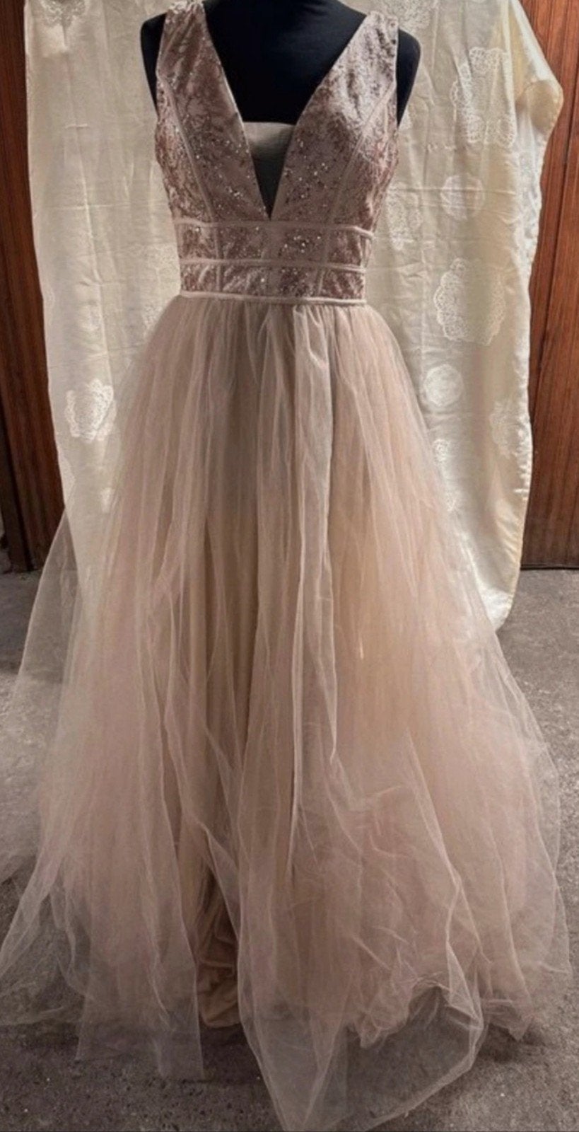 Nieuw - Elegante Trouwjurk maat S/36., Trouwjurk, Beige, Saten, Nieuw