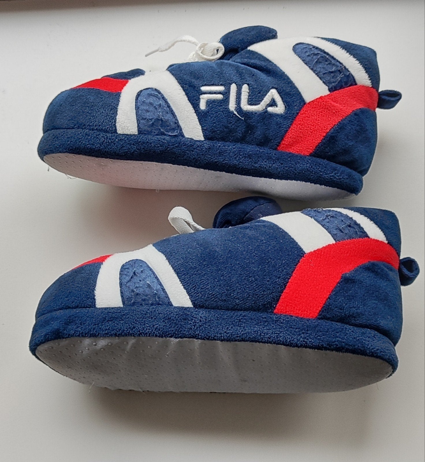 Fila sloffen pantoffels blauw rood wit pantoffel slof, Ophalen of Verzenden, Zo goed als nieuw, Jongetje of Meisje