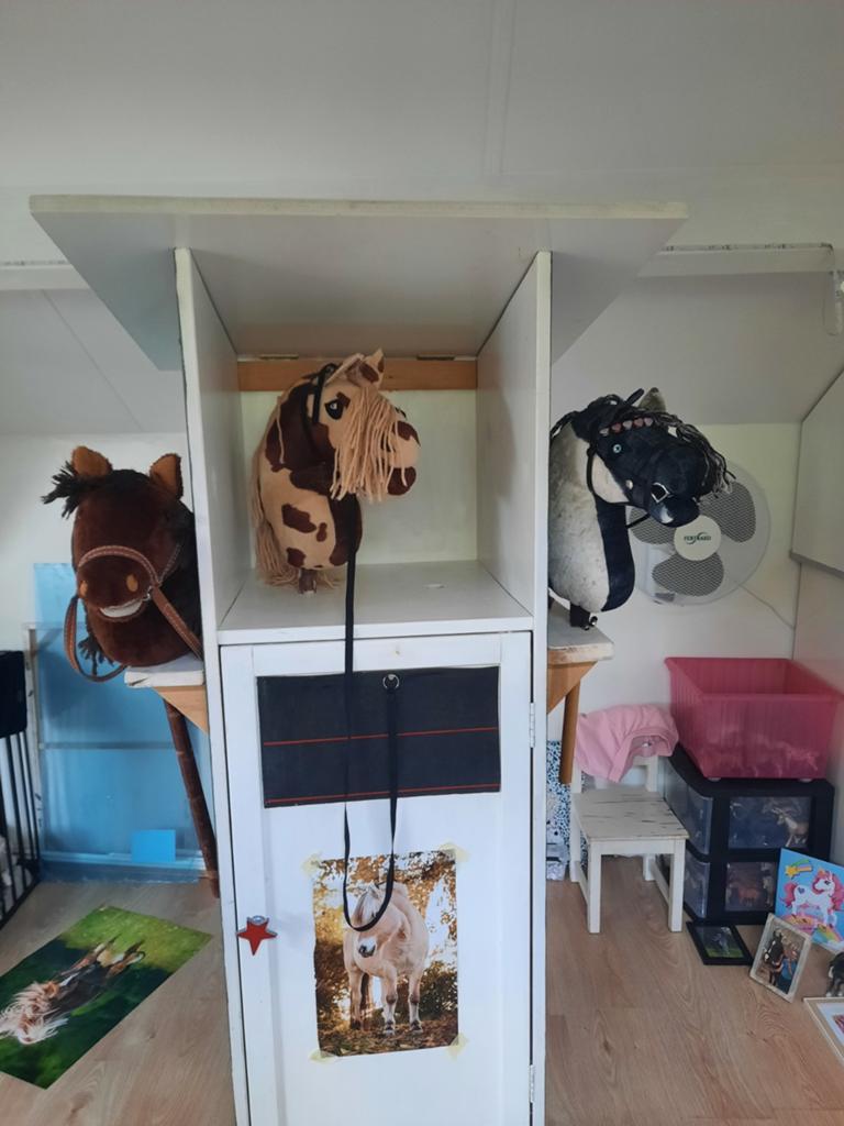 Te koop Hobby Horse stal kast., Ophalen