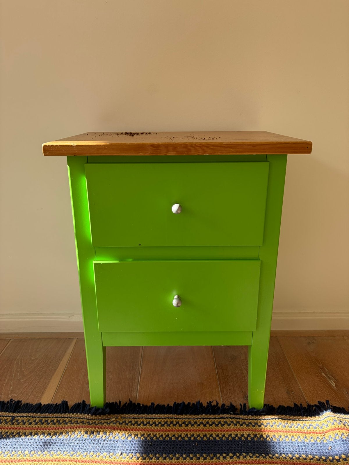 Groen nachtkastje