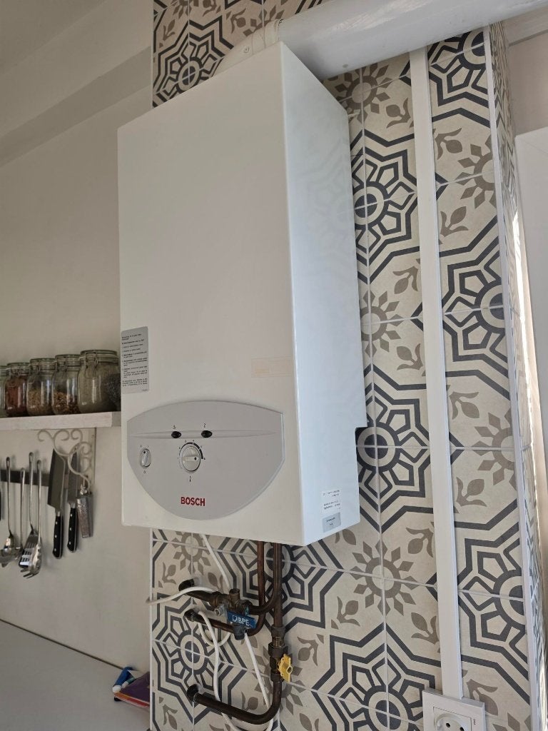 Bosch geiser WT 10. Gesloten systeem met ventilator. Zuinig., Ophalen, Geiser, Zo goed als nieuw, Minder dan 20 liter