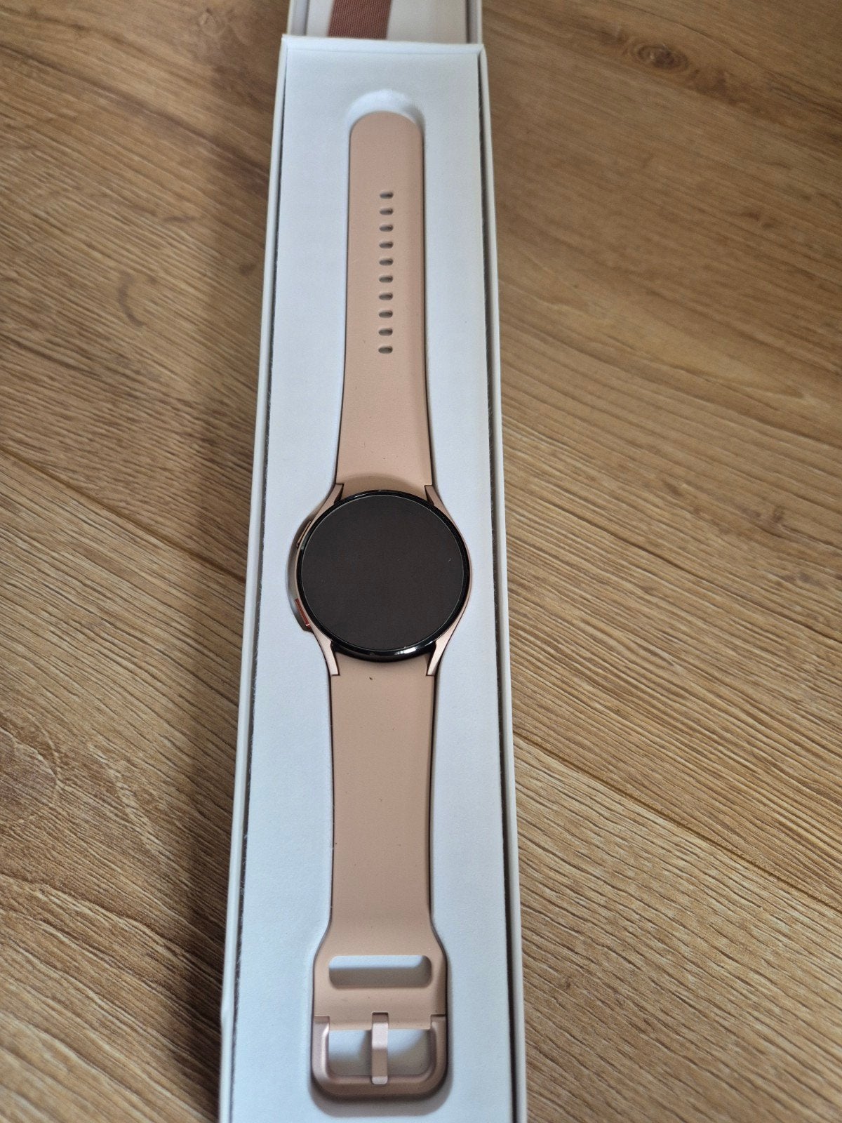 Samsung Galaxy Watch4 40mm Pink Gold met extra bandje, Nieuw, Ophalen of Verzenden, GPS, Samsung