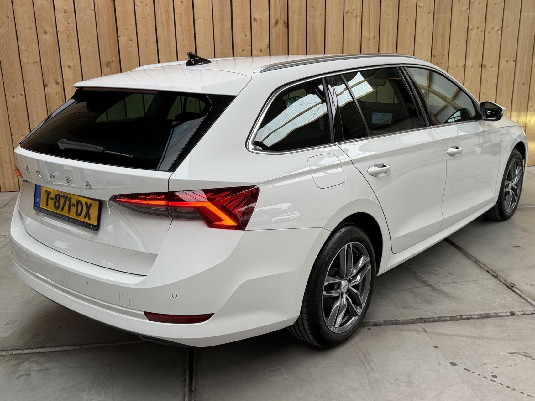Skoda Octavia Combi 1.0 e-TSI Business Edition Plus Automaat, Auto's, Gebruikt, Euro 6, 1257 kg, Origineel Nederlands